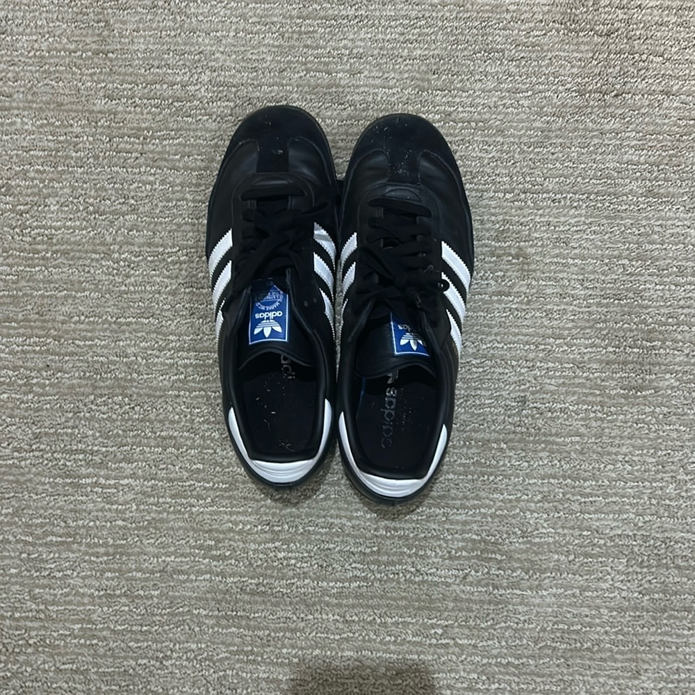 BLACK ADIDAS SAMBAS